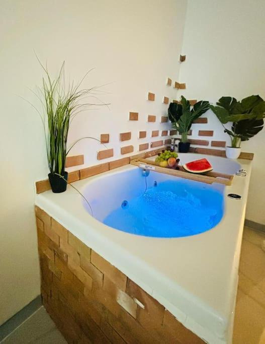 Studio Love Jacuzzi Marseille Bagian luar foto