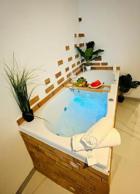Studio Love Jacuzzi Marseille Bagian luar foto