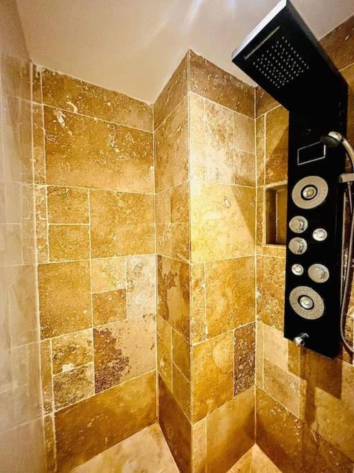 Studio Love Jacuzzi Marseille Bagian luar foto